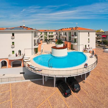 Residence Galleria Gran Madò Caorle Exterior foto