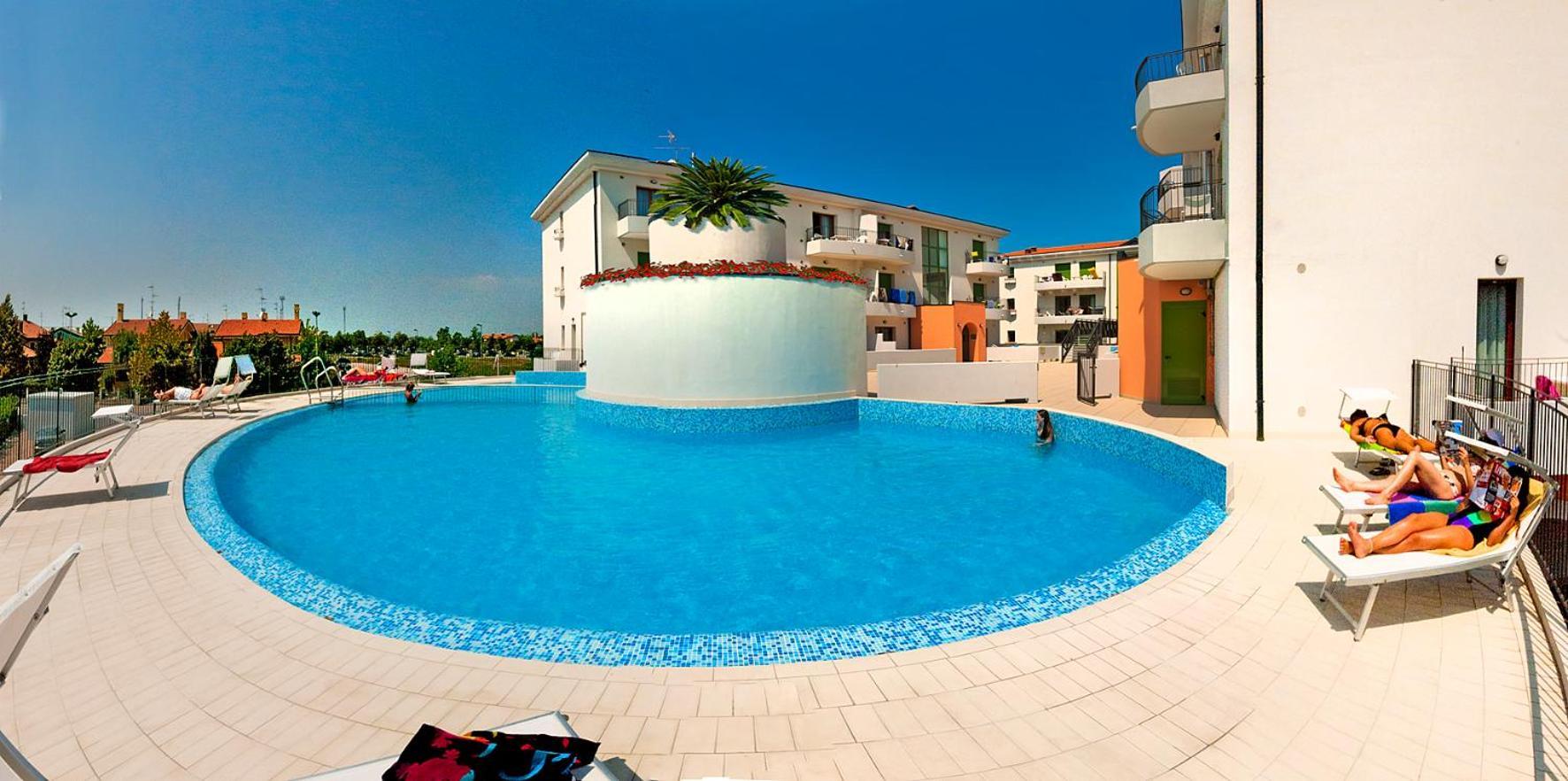 Residence Galleria Gran Madò Caorle Exterior foto